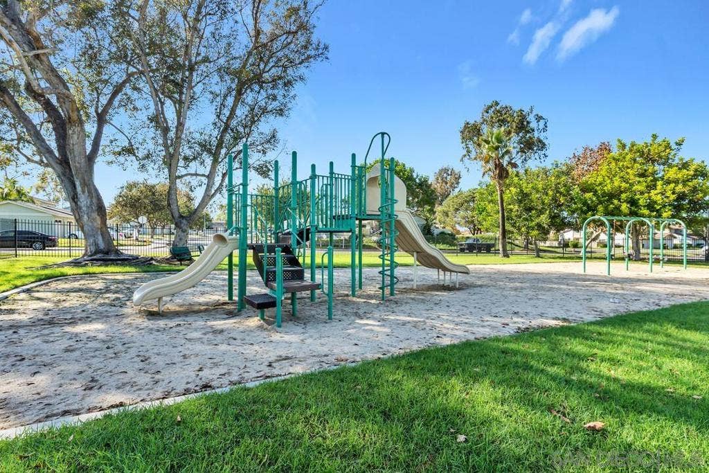 377 N Willowspring Drive, Encinitas, CA 92024 Play Structure