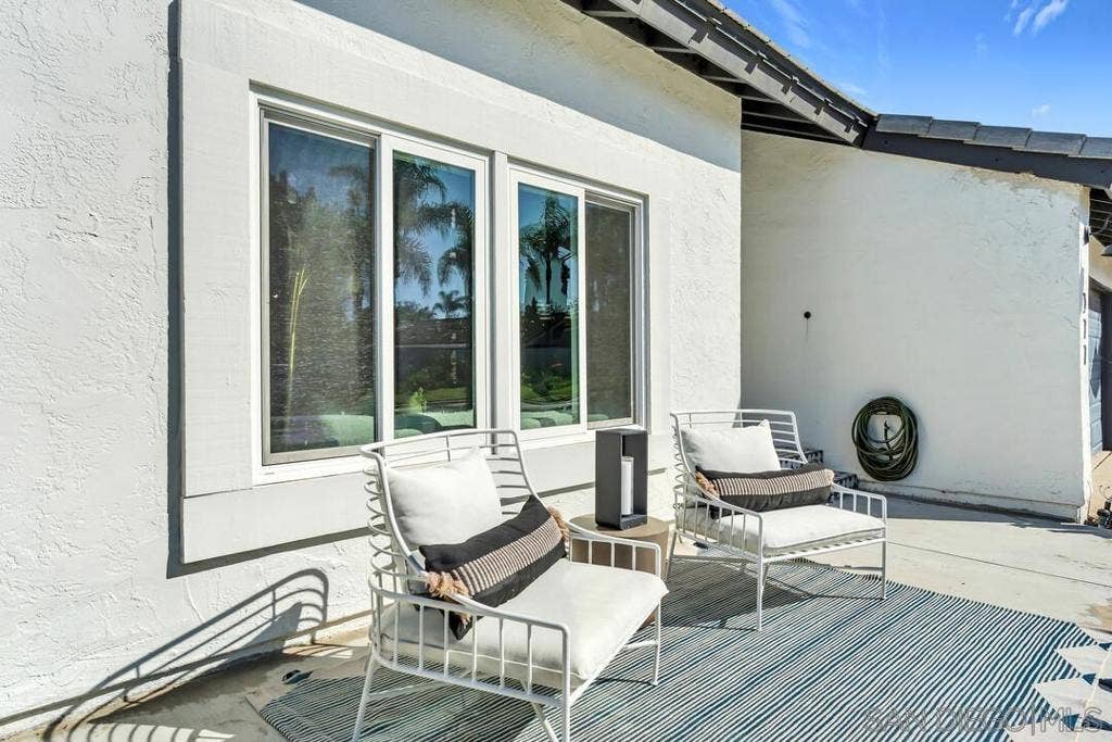 377 N Willowspring Drive, Encinitas, CA 92024 Exterior Front