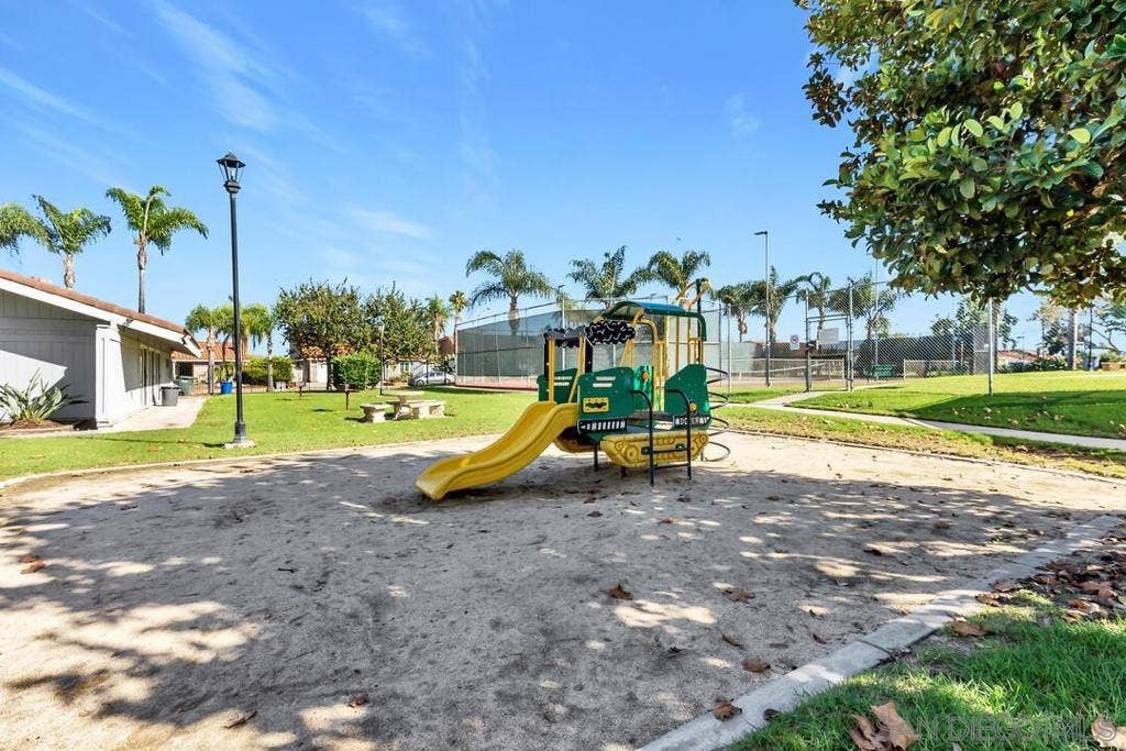 377 N Willowspring Drive, Encinitas, CA 92024 Play Structure
