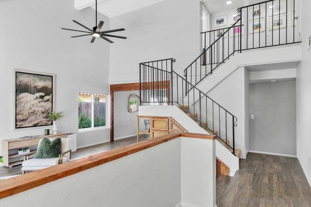 377 N Willowspring Drive, Encinitas, CA 92024 Entry