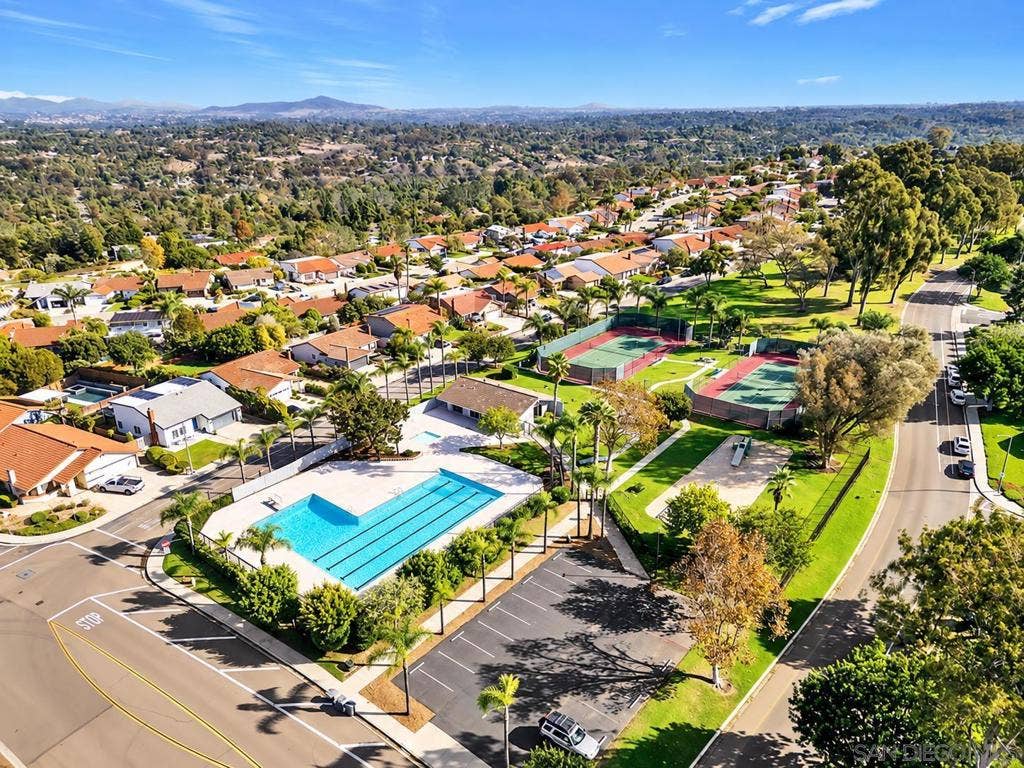 377 N Willowspring Drive, Encinitas, CA 92024 Swimming Pool/Hot Tub/Sauna