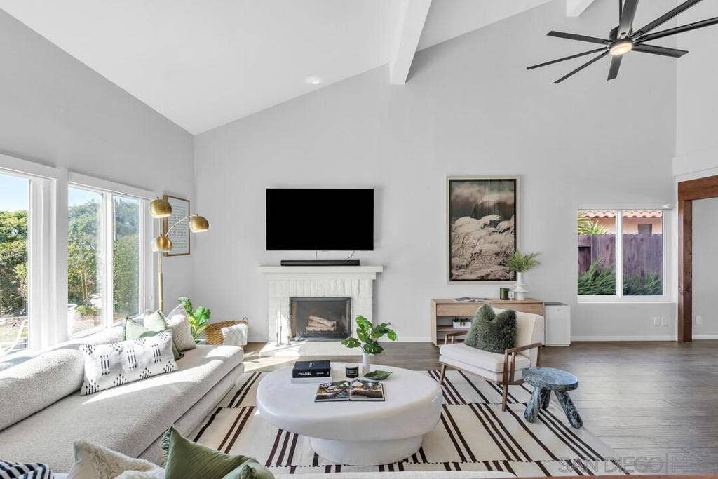 377 N Willowspring Drive, Encinitas, CA 92024 Living Room