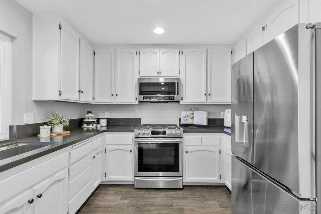 377 N Willowspring Drive, Encinitas, CA 92024 Kitchen