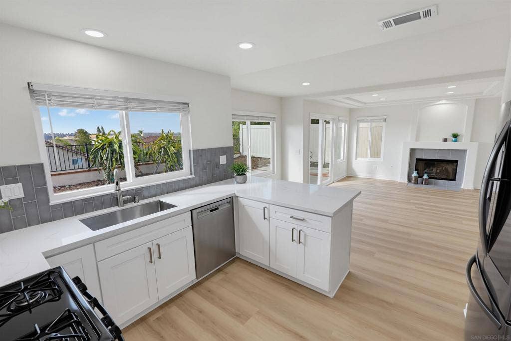 7753 Roan Rd, San Diego, CA 92129 7753 Roan Rd, San Diego, CA 92129