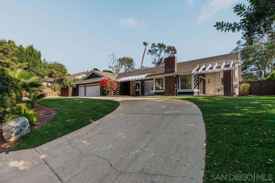 Property photo for 1451 Ventana Dr, Escondido, CA