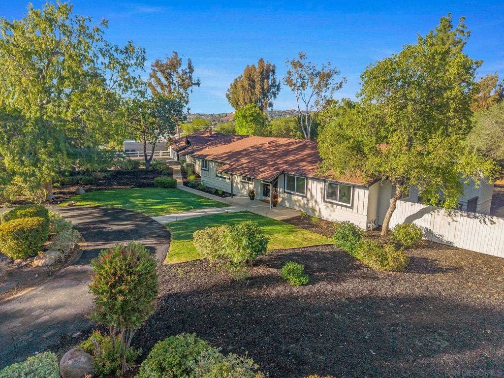 2004 Shire Drive, El Cajon, CA 92019 2004 Shire Drive, El Cajon, CA 92019