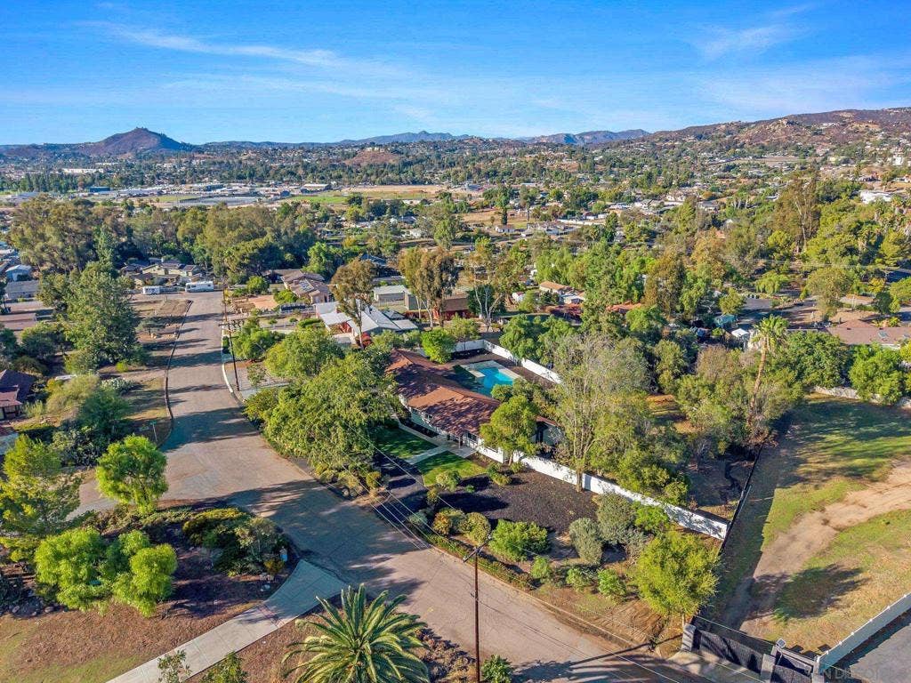 2004 Shire Drive, El Cajon, CA 92019 2004 Shire Drive, El Cajon, CA 92019