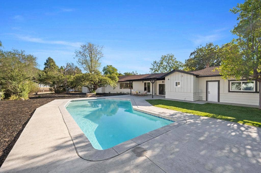 2004 Shire Drive, El Cajon, CA 92019 2004 Shire Drive, El Cajon, CA 92019