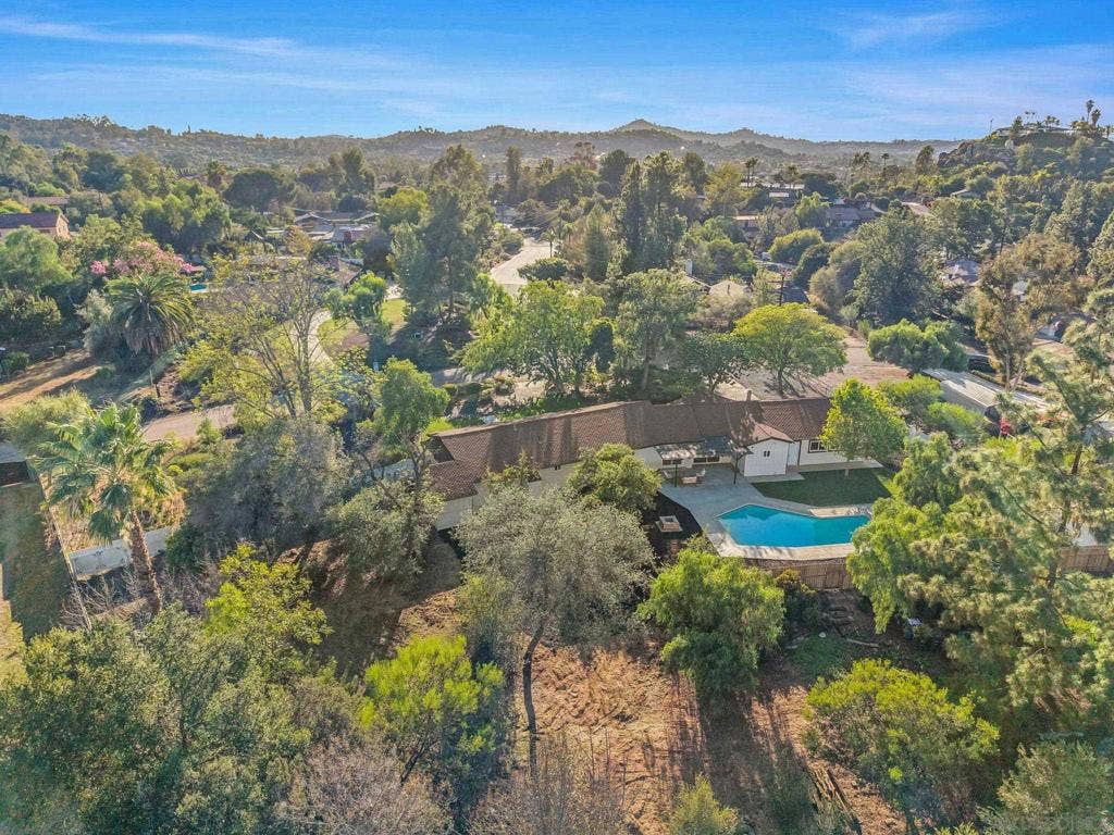 2004 Shire Drive, El Cajon, CA 92019 2004 Shire Drive, El Cajon, CA 92019