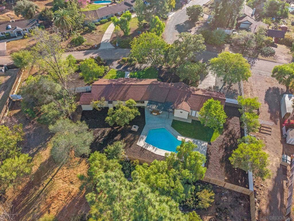 2004 Shire Drive, El Cajon, CA 92019 2004 Shire Drive, El Cajon, CA 92019