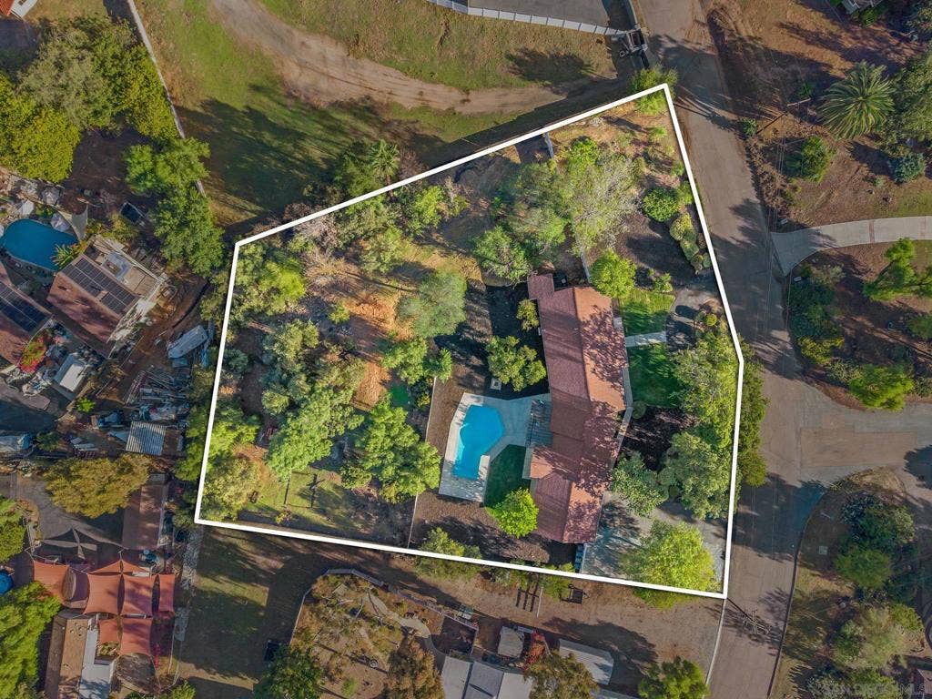 2004 Shire Drive, El Cajon, CA 92019 2004 Shire Drive, El Cajon, CA 92019