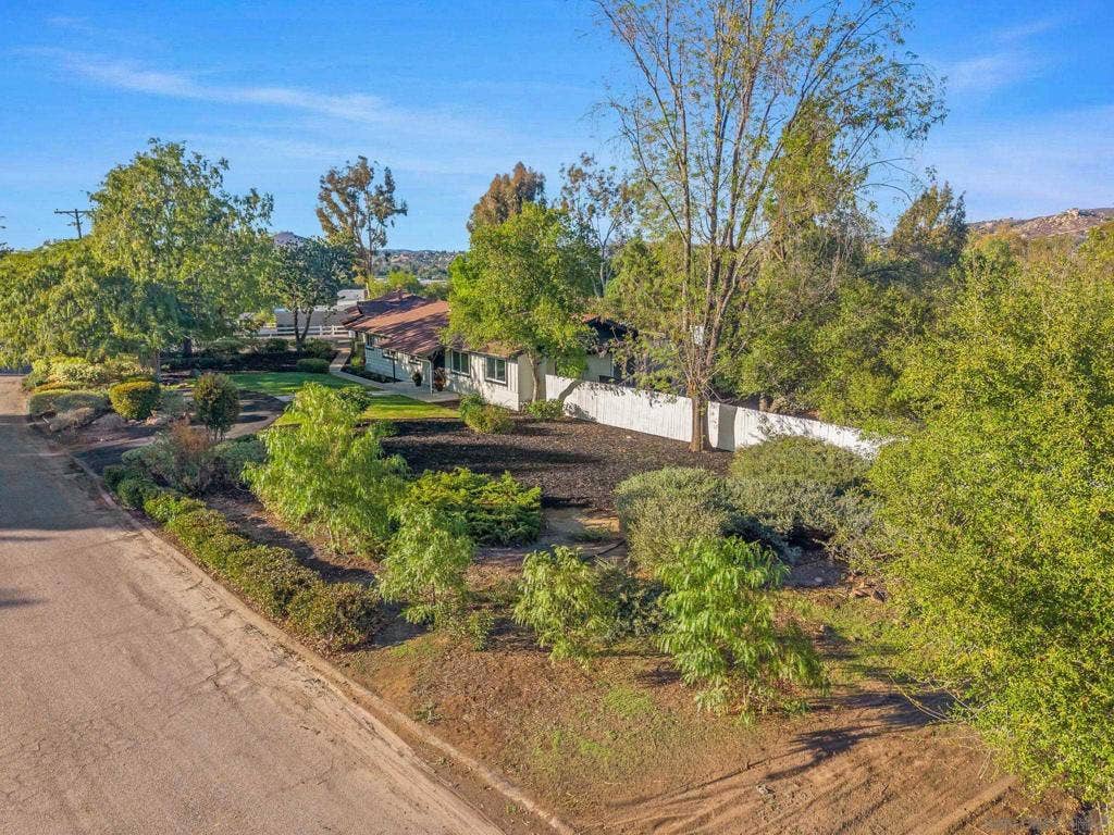 2004 Shire Drive, El Cajon, CA 92019 2004 Shire Drive, El Cajon, CA 92019