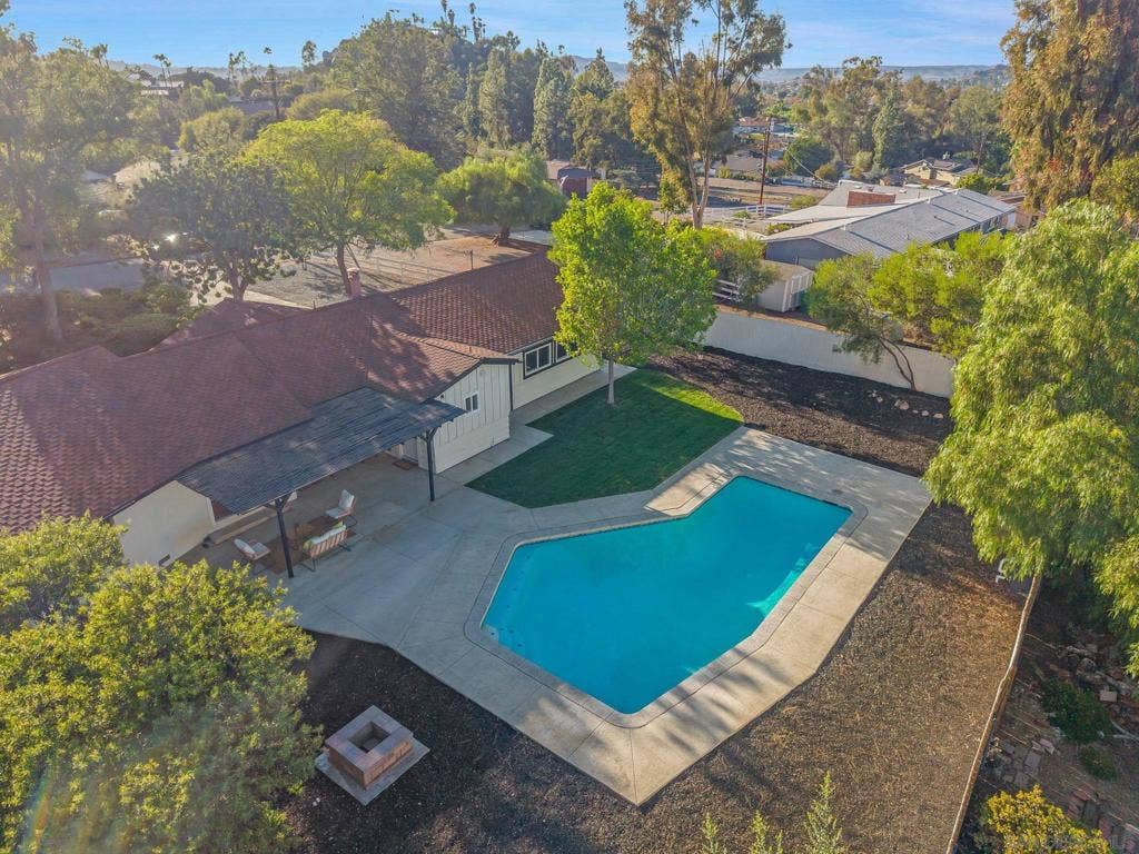 2004 Shire Drive, El Cajon, CA 92019 2004 Shire Drive, El Cajon, CA 92019