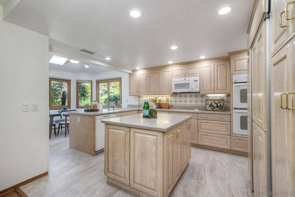 17220 Merlot Pl, Poway, CA 92064 17220 Merlot Pl, Poway, CA 92064