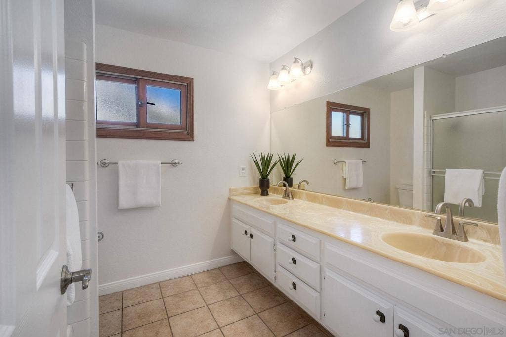 17220 Merlot Pl, Poway, CA 92064 17220 Merlot Pl, Poway, CA 92064