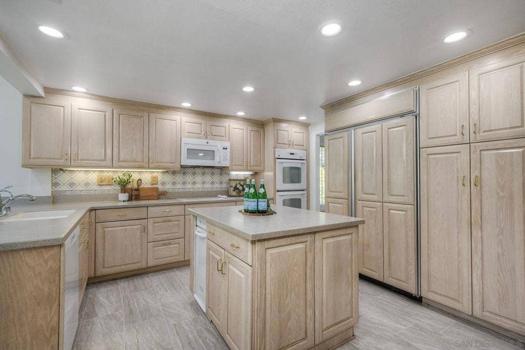 17220 Merlot Pl, Poway, CA 92064 17220 Merlot Pl, Poway, CA 92064