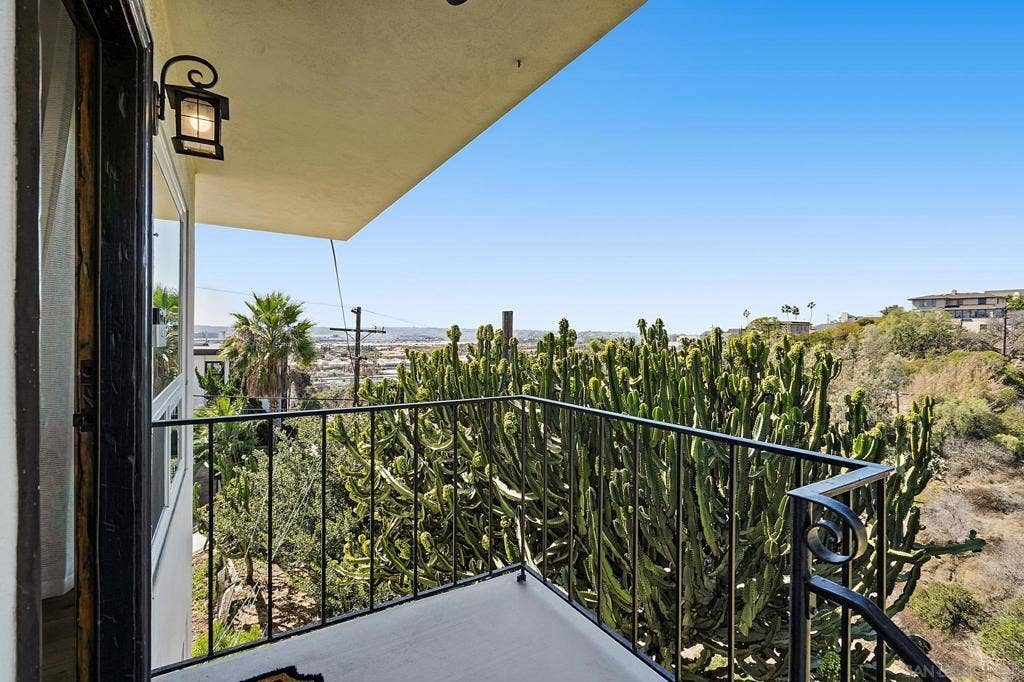 1828 Linwood St, #11, San Diego, CA 92110 1828 Linwood St, #11, San Diego, CA 92110