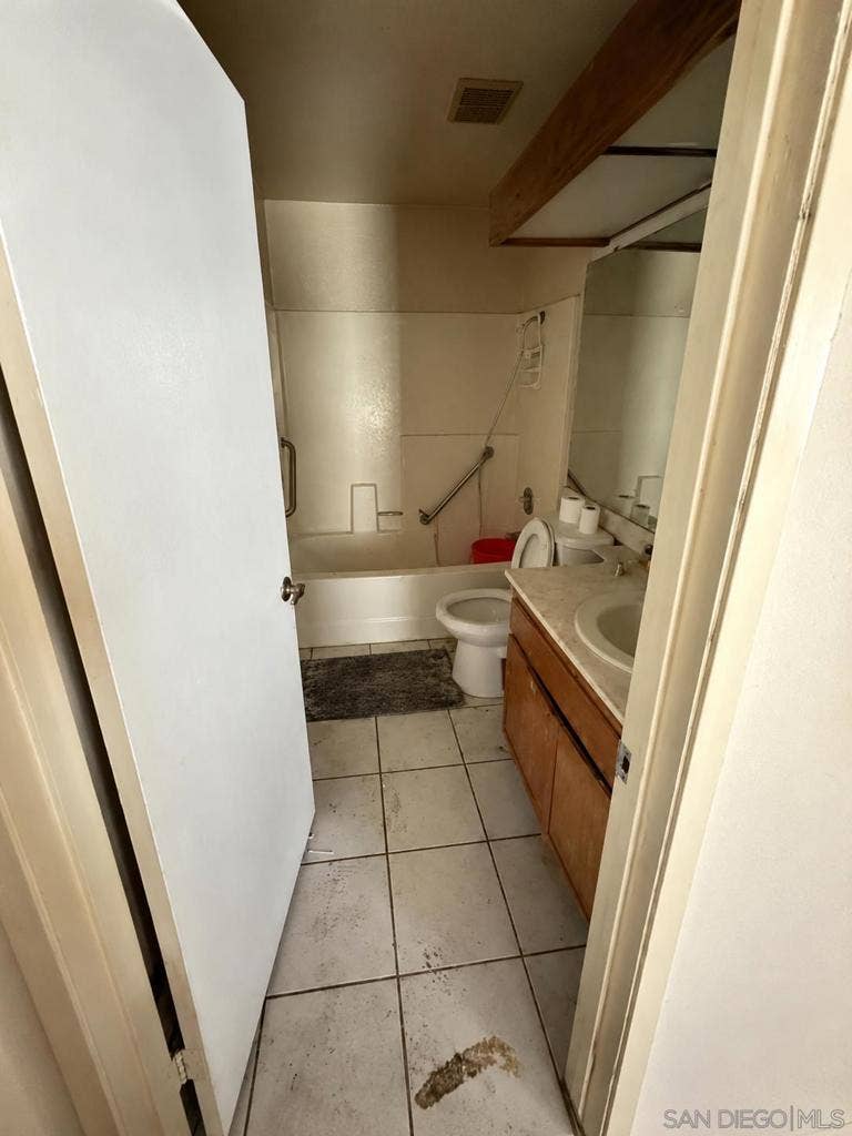 7059 Bullock Dr, San Diego, CA 92114 7059 Bullock Dr, San Diego, CA 92114