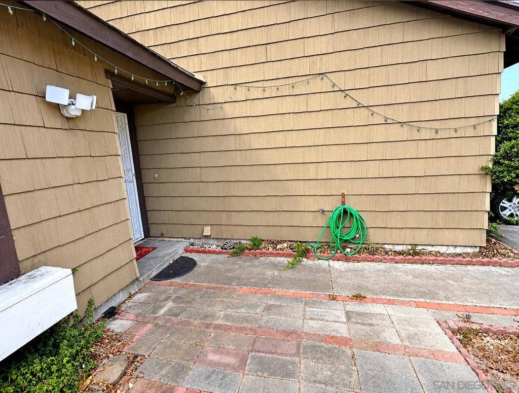 7059 Bullock Dr, San Diego, CA 92114 7059 Bullock Dr, San Diego, CA 92114