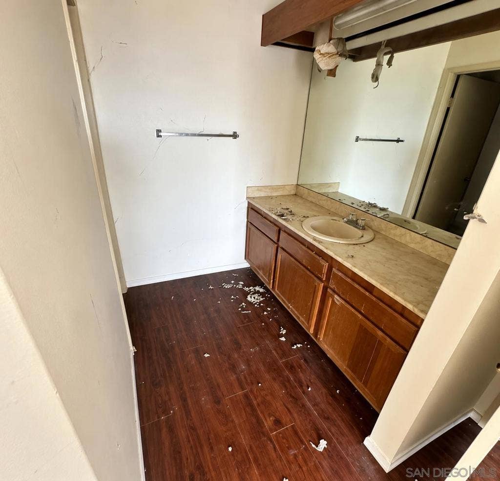 7059 Bullock Dr, San Diego, CA 92114 7059 Bullock Dr, San Diego, CA 92114
