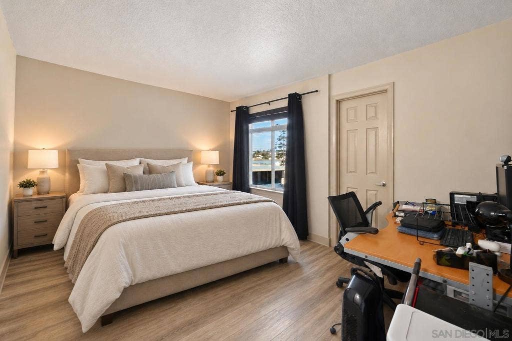 432 Edgehill Ln., #120, Oceanside, CA 92054 https://zimg.paragon.ice.com/ParagonImages/Property/PA/SDMLS/-538106/10/533/400/671aeee7a322323f92b61fedc989fa4c/3/9da1adda590f122a6c5736cf579876a0/-538106-ede583d2-a746-46ff-af90-2ca3dea9dd1a.JPG