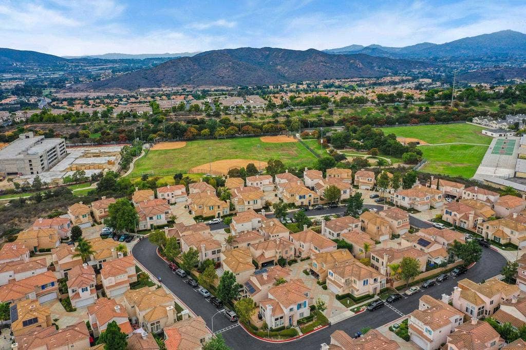 10827 Caminito Arcada, San Diego, CA 92131 10827 Caminito Arcada, San Diego, CA 92131