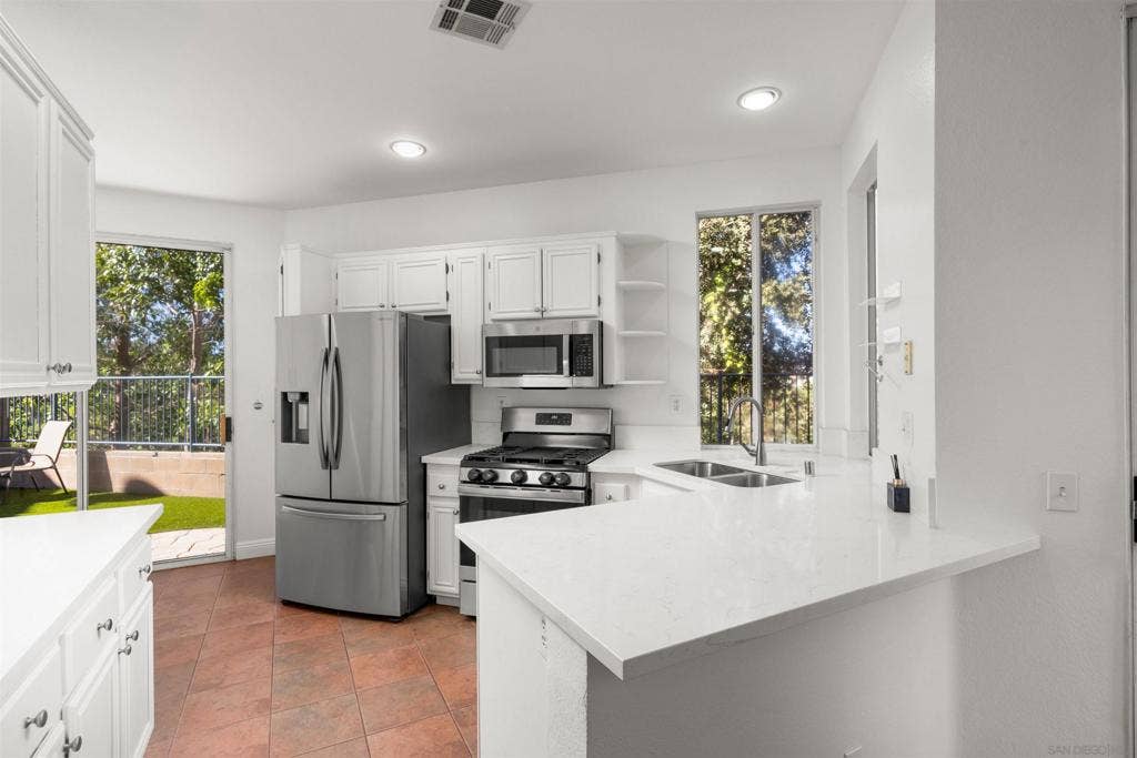 10827 Caminito Arcada, San Diego, CA 92131 10827 Caminito Arcada, San Diego, CA 92131