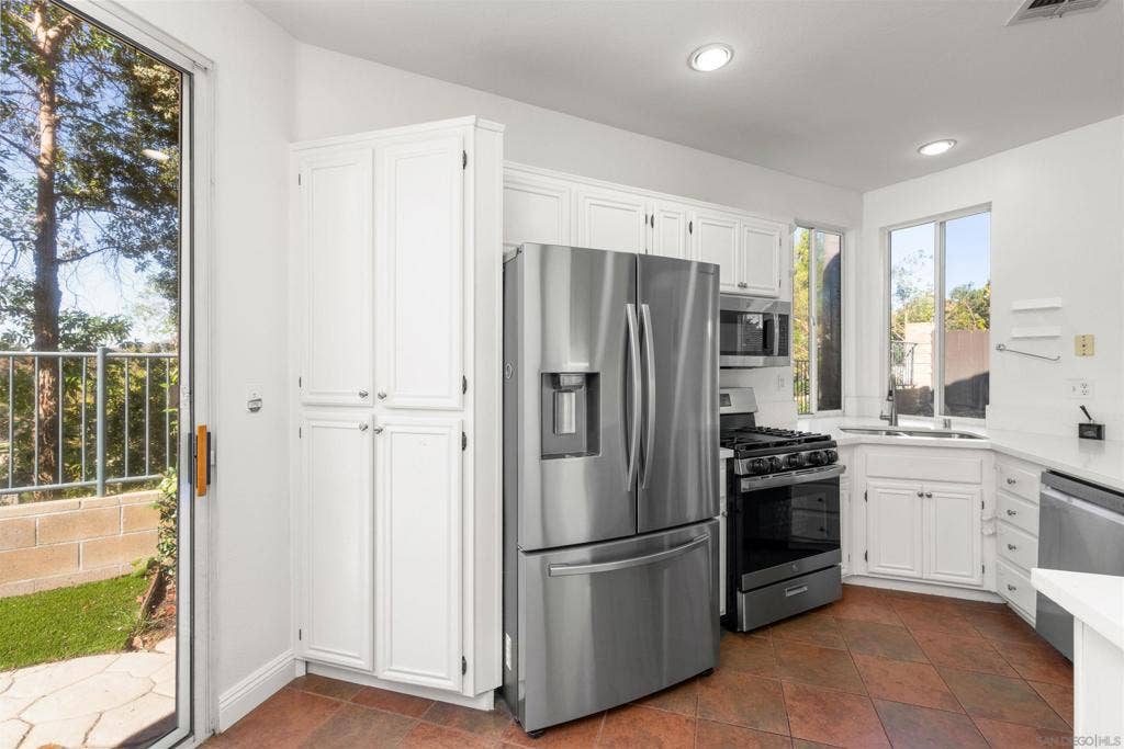 10827 Caminito Arcada, San Diego, CA 92131 10827 Caminito Arcada, San Diego, CA 92131