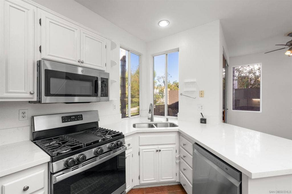 10827 Caminito Arcada, San Diego, CA 92131 10827 Caminito Arcada, San Diego, CA 92131
