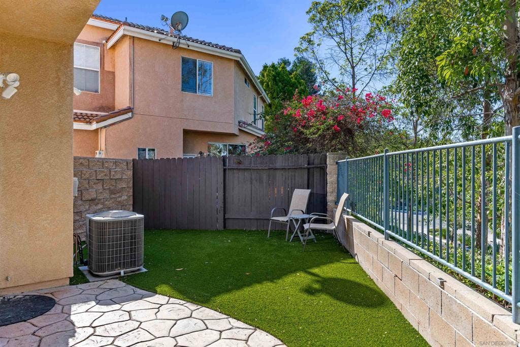 10827 Caminito Arcada, San Diego, CA 92131 10827 Caminito Arcada, San Diego, CA 92131