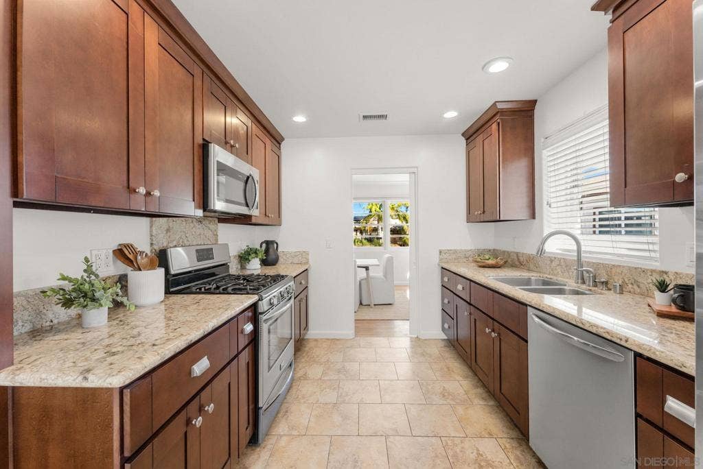 6223 Mesita Drive, San Diego, CA 92115 6223 Mesita Drive, San Diego, CA 92115