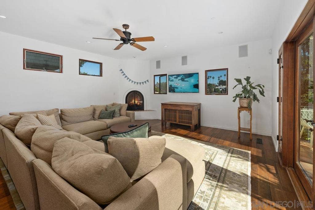 4261 Trias St, San Diego, CA 92103 4261 Trias St, San Diego, CA 92103
