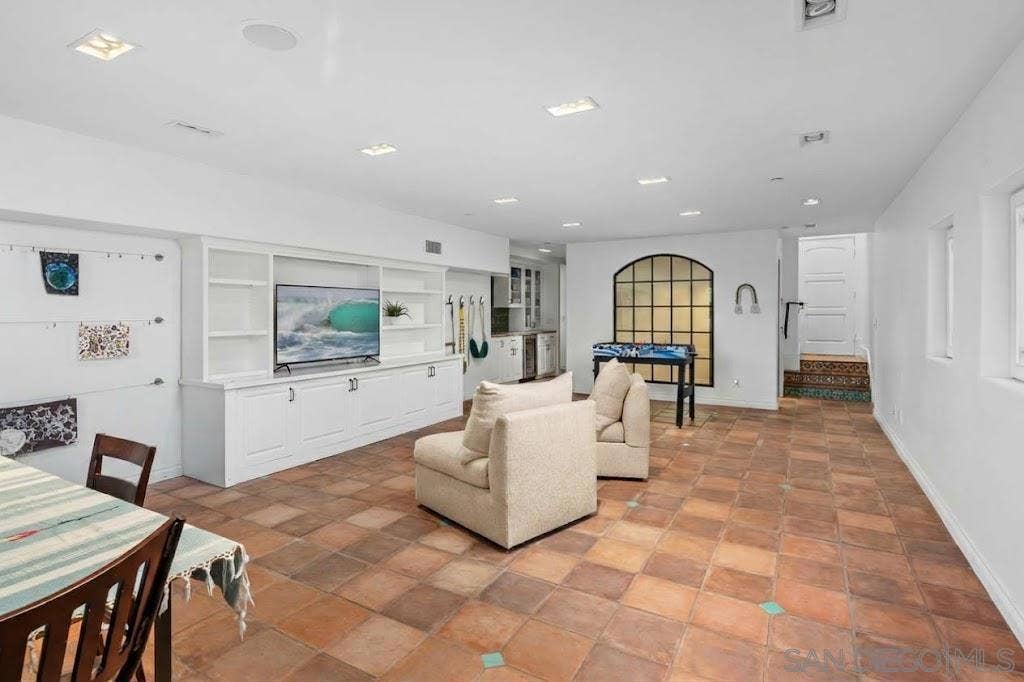 4261 Trias St, San Diego, CA 92103 4261 Trias St, San Diego, CA 92103