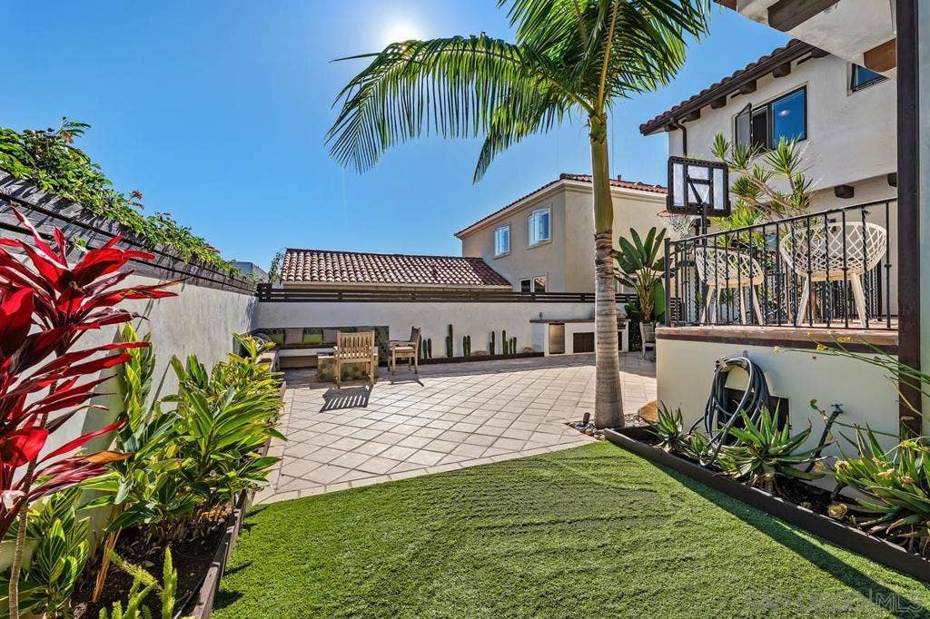 4261 Trias St, San Diego, CA 92103 4261 Trias St, San Diego, CA 92103
