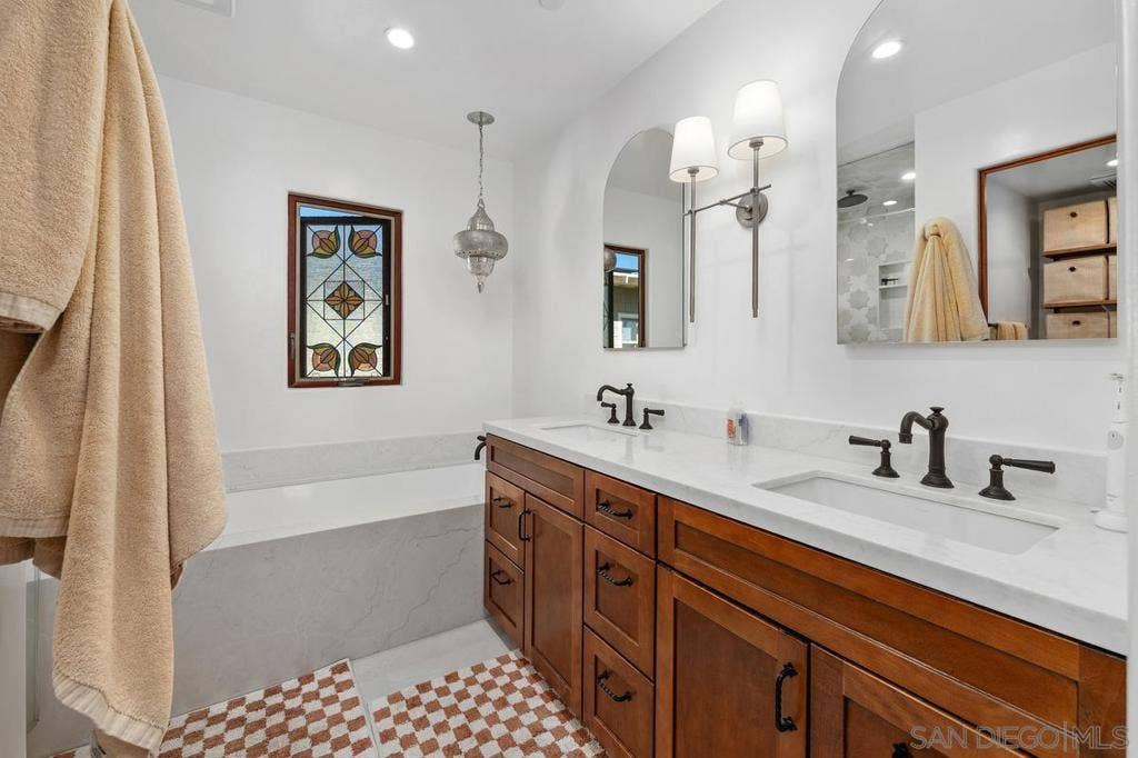 4261 Trias St, San Diego, CA 92103 4261 Trias St, San Diego, CA 92103