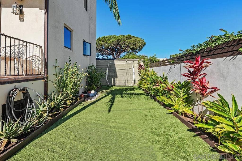 4261 Trias St, San Diego, CA 92103 4261 Trias St, San Diego, CA 92103