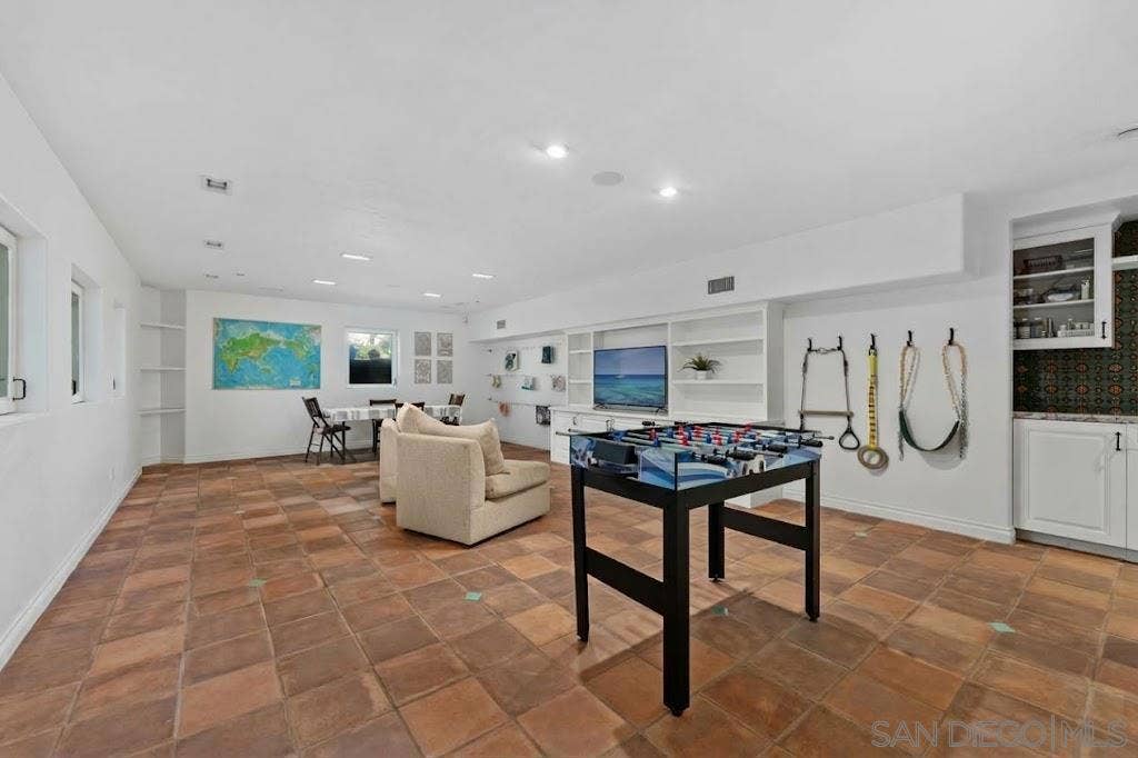 4261 Trias St, San Diego, CA 92103 4261 Trias St, San Diego, CA 92103