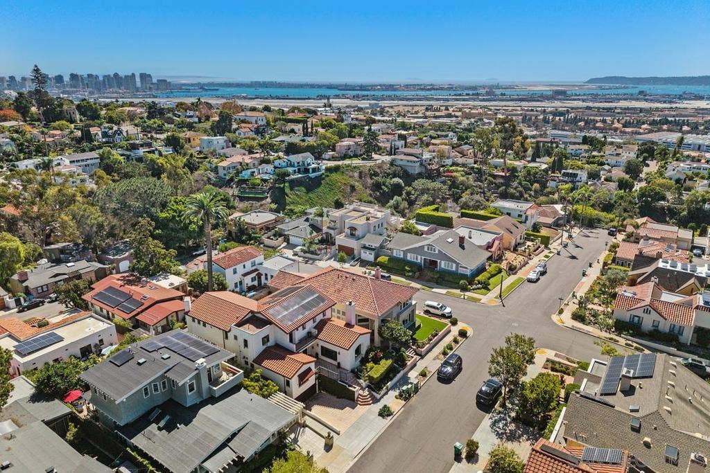 4261 Trias St, San Diego, CA 92103 4261 Trias St, San Diego, CA 92103