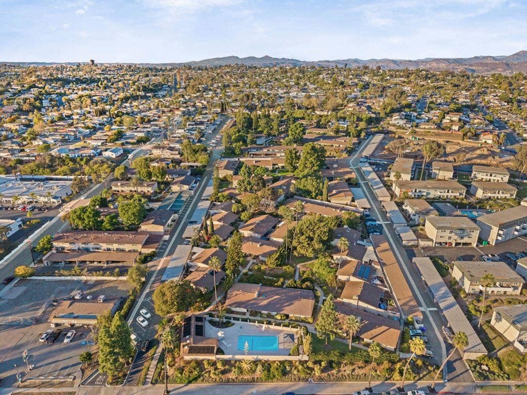 5750 Amaya Dr, #33, La Mesa, CA 91942 5750 Amaya Dr, #33, La Mesa, CA 91942