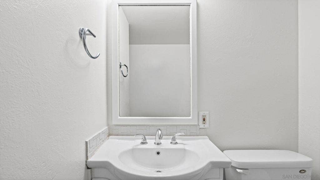 5750 Amaya Dr, #33, La Mesa, CA 91942 5750 Amaya Dr, #33, La Mesa, CA 91942