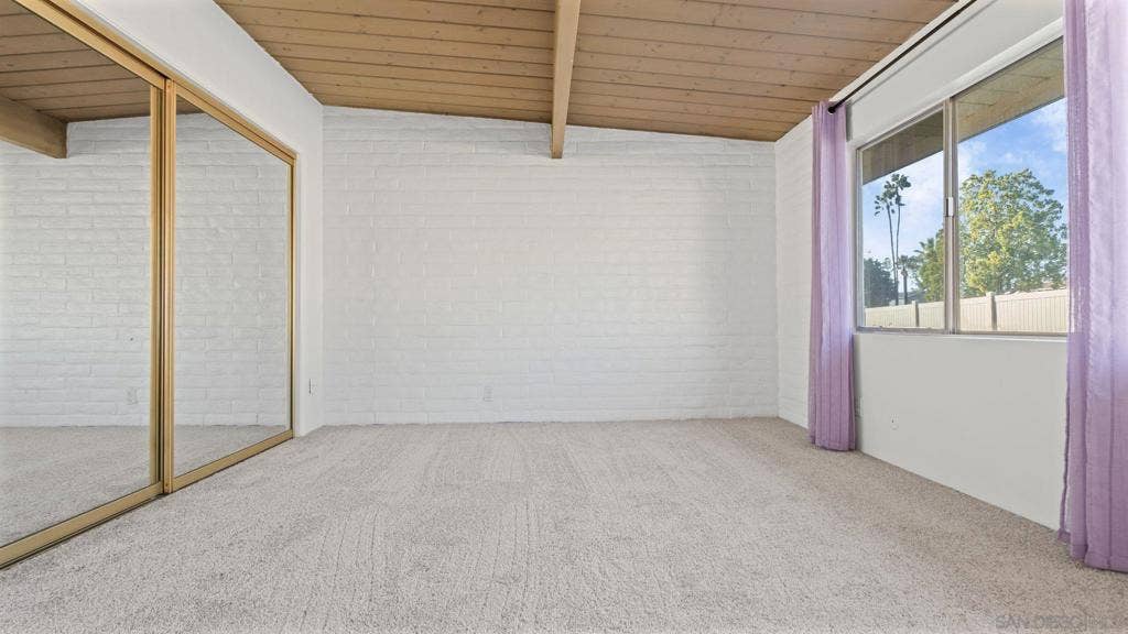 5750 Amaya Dr, #33, La Mesa, CA 91942 5750 Amaya Dr, #33, La Mesa, CA 91942