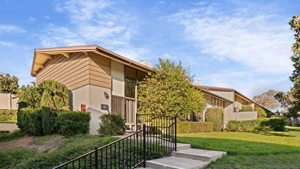 5750 Amaya Dr, #33, La Mesa, CA 91942 5750 Amaya Dr, #33, La Mesa, CA 91942