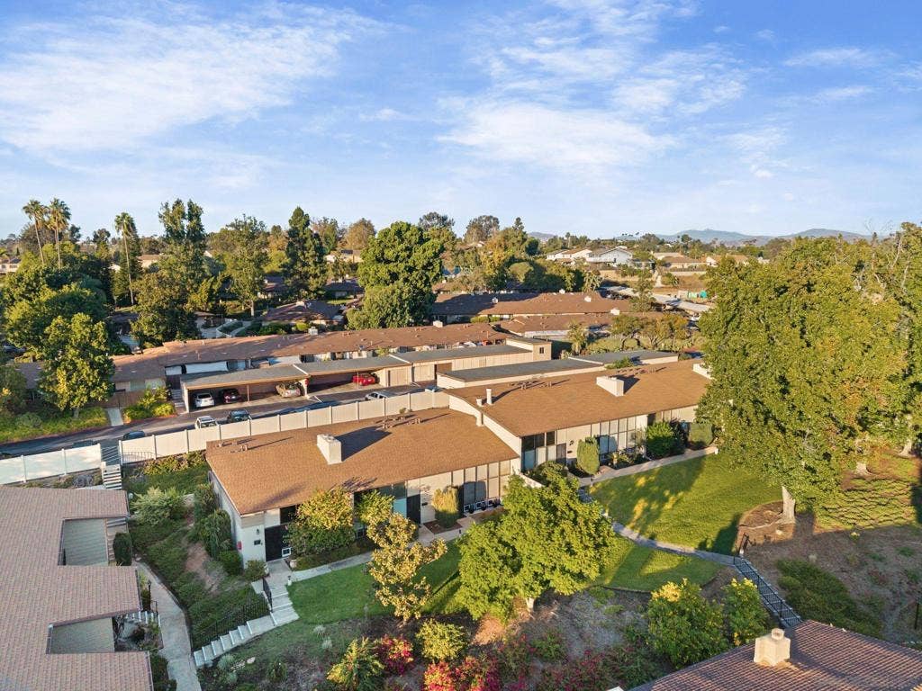 5750 Amaya Dr, #33, La Mesa, CA 91942 5750 Amaya Dr, #33, La Mesa, CA 91942