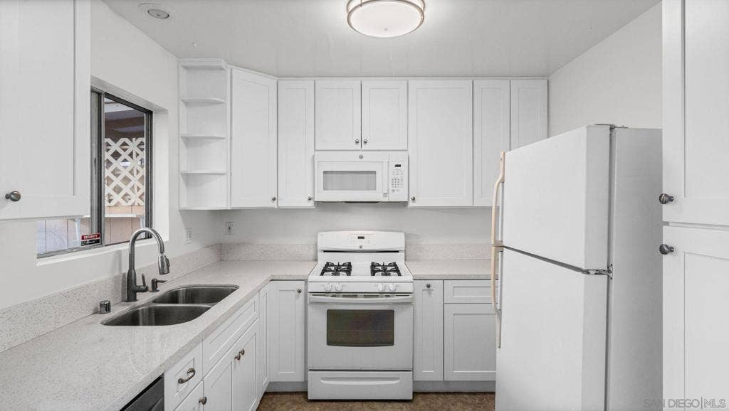 5750 Amaya Dr, #33, La Mesa, CA 91942 5750 Amaya Dr, #33, La Mesa, CA 91942