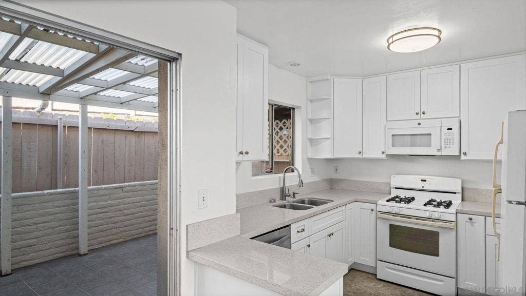5750 Amaya Dr, #33, La Mesa, CA 91942 5750 Amaya Dr, #33, La Mesa, CA 91942