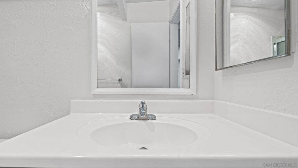 5750 Amaya Dr, #33, La Mesa, CA 91942 5750 Amaya Dr, #33, La Mesa, CA 91942