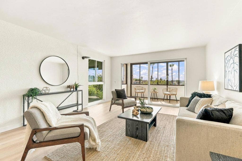 2540 Clairemont dr, #207, San Diego, CA 92117 2540 Clairemont dr, #207, San Diego, CA 92117