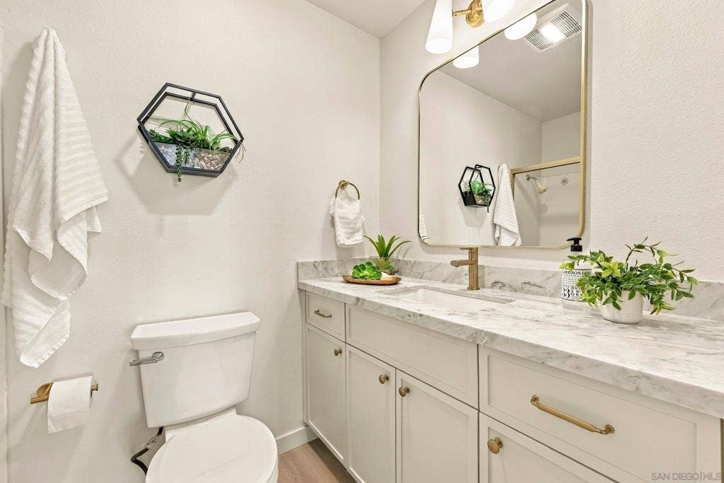 2540 Clairemont dr, #207, San Diego, CA 92117 2540 Clairemont dr, #207, San Diego, CA 92117