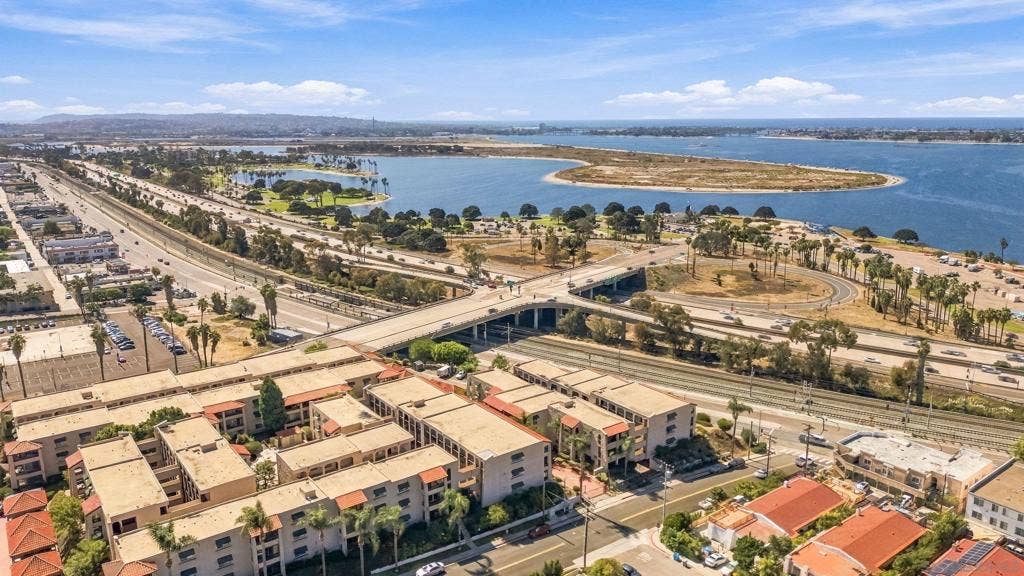 2540 Clairemont dr, #207, San Diego, CA 92117 2540 Clairemont dr, #207, San Diego, CA 92117