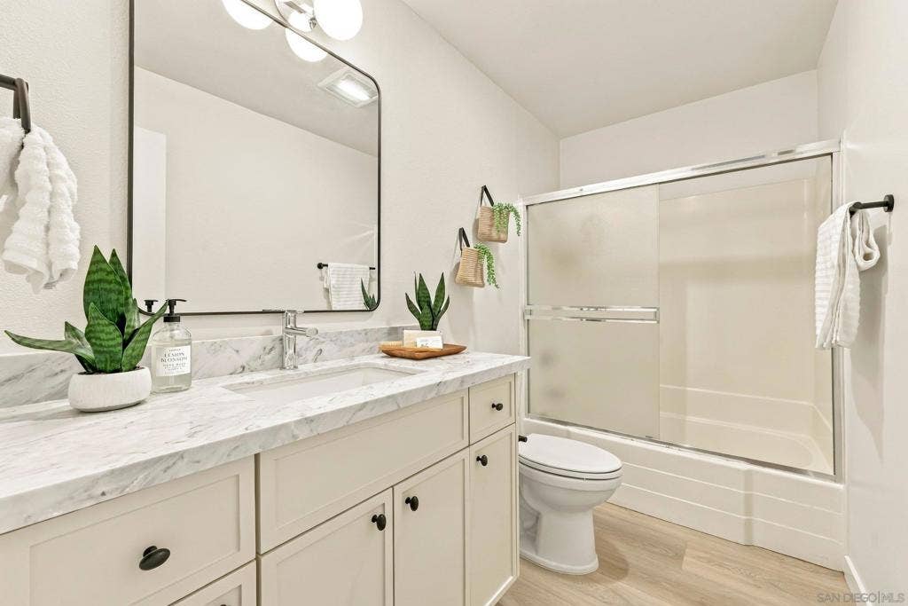 2540 Clairemont dr, #207, San Diego, CA 92117 2540 Clairemont dr, #207, San Diego, CA 92117